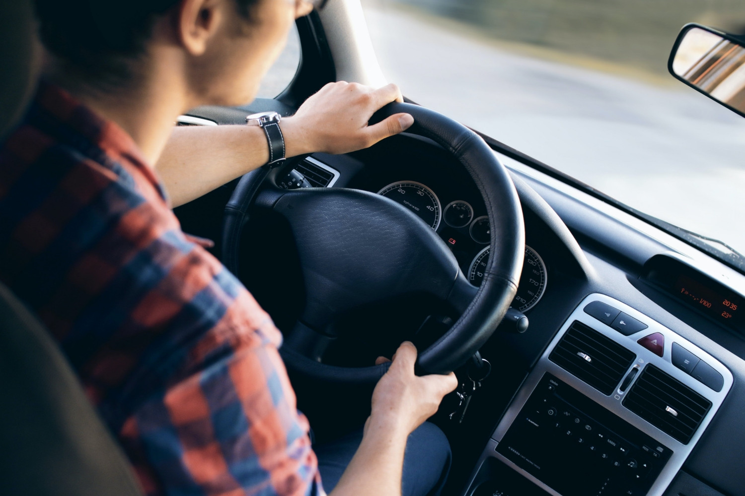 driver2 pexels jeshootscom 13861.jpg